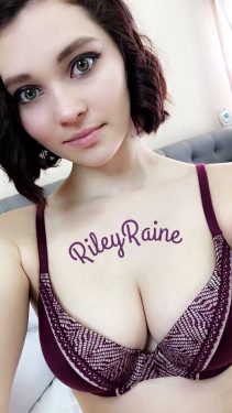 Riley Raine - Rileyraine OnlyFans Leaked